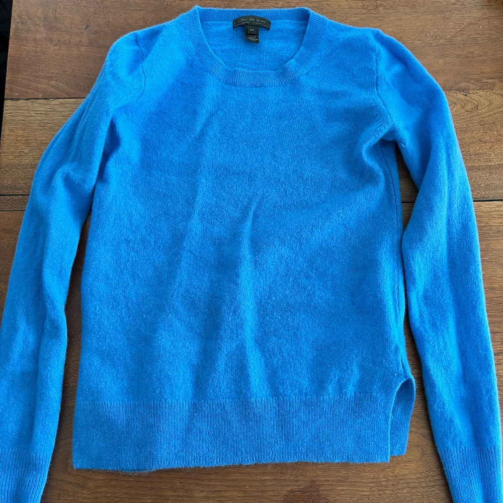 Saks Fifth Avenue cashmere crewneck sweater, size S